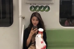 坐地铁的小姐姐的眼神,地铁中的神秘眼神